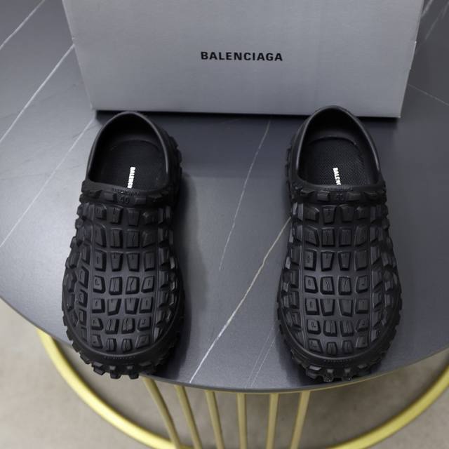 出厂价： 专柜版 Balenciaga Defender 巴黎世家 原装级 Balenciaga 巴黎世家 Defender时尚凉拖 轮胎拖鞋 货号：73525